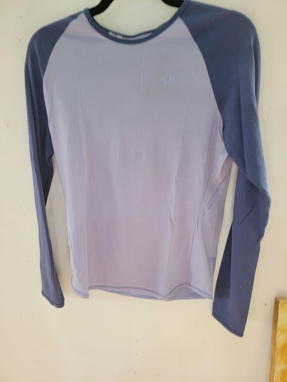 Icebreaker M 190 Two-Tone 100% Merino  Crewneck Top  Light Lavender & Dusty Blue